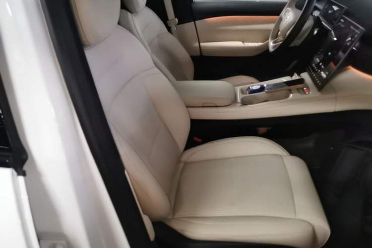 Used Nio ES6 2024 75 kWh Right Front Seat