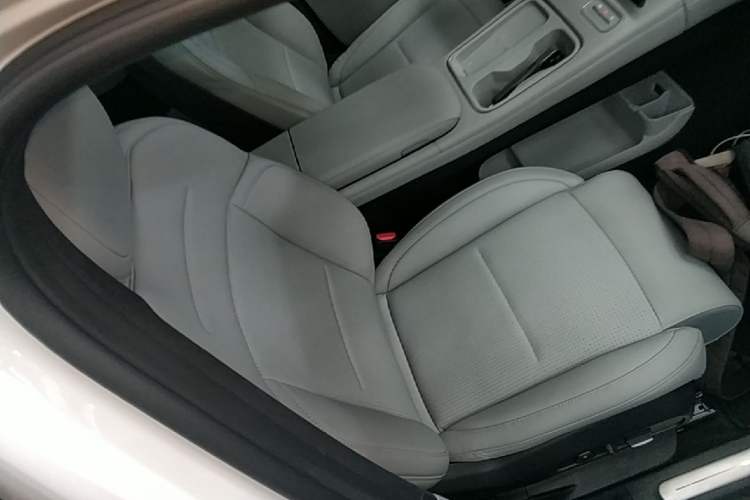 Used Nio ES6 2024 75 kWh Right Front Seat