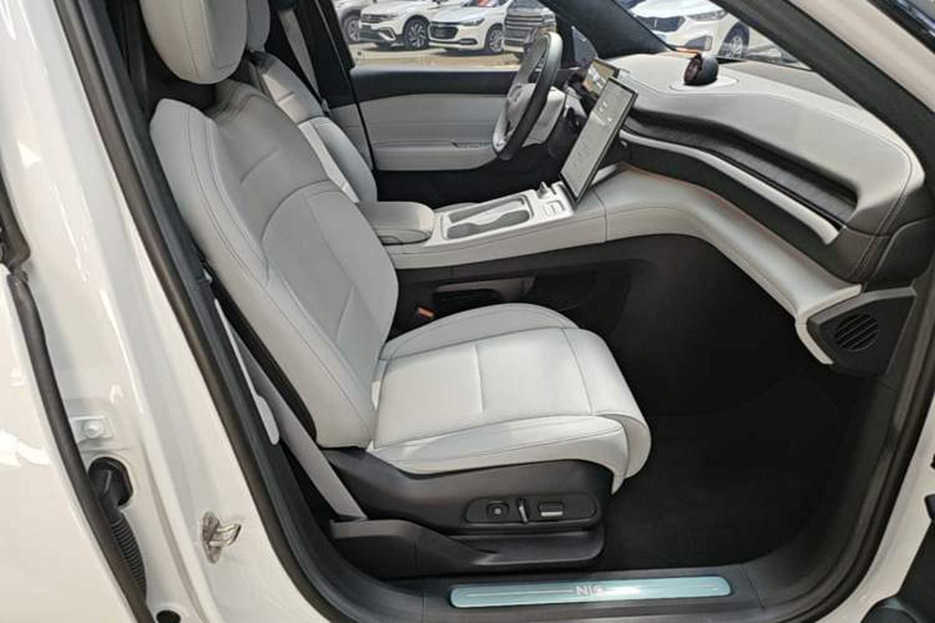Used Nio ES6 2024 75 kWh Right Front Seat