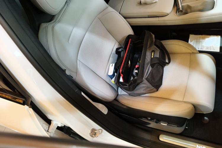 Used Nio ES6 2024 75 kWh Right Front Seat