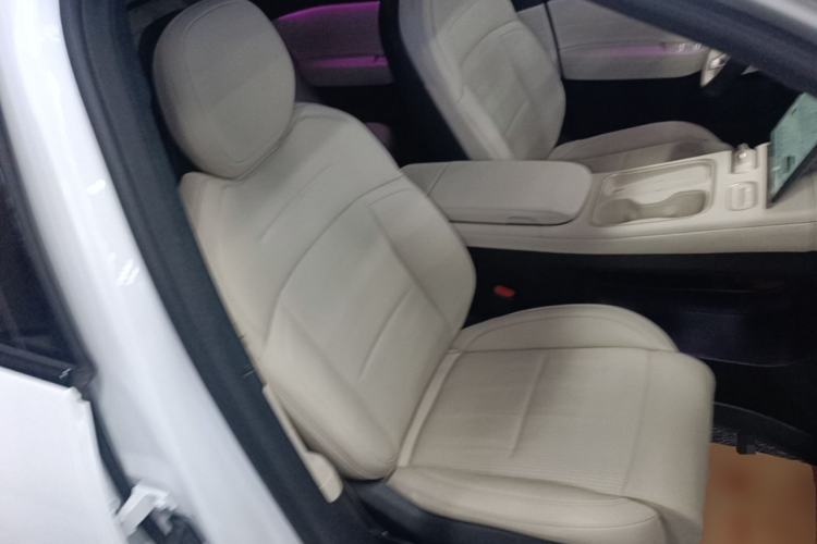 Used Nio ES6 2024 75 kWh Right Front Seat