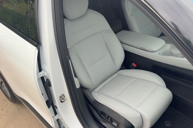Used Nio ES6 2024 75 kWh Right Front Seat