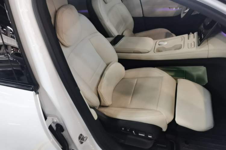Used Nio ES6 2024 75 kWh Right Front Seat