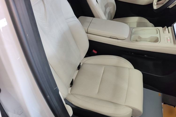 Used Nio ES6 2024 75 kWh Right Front Seat