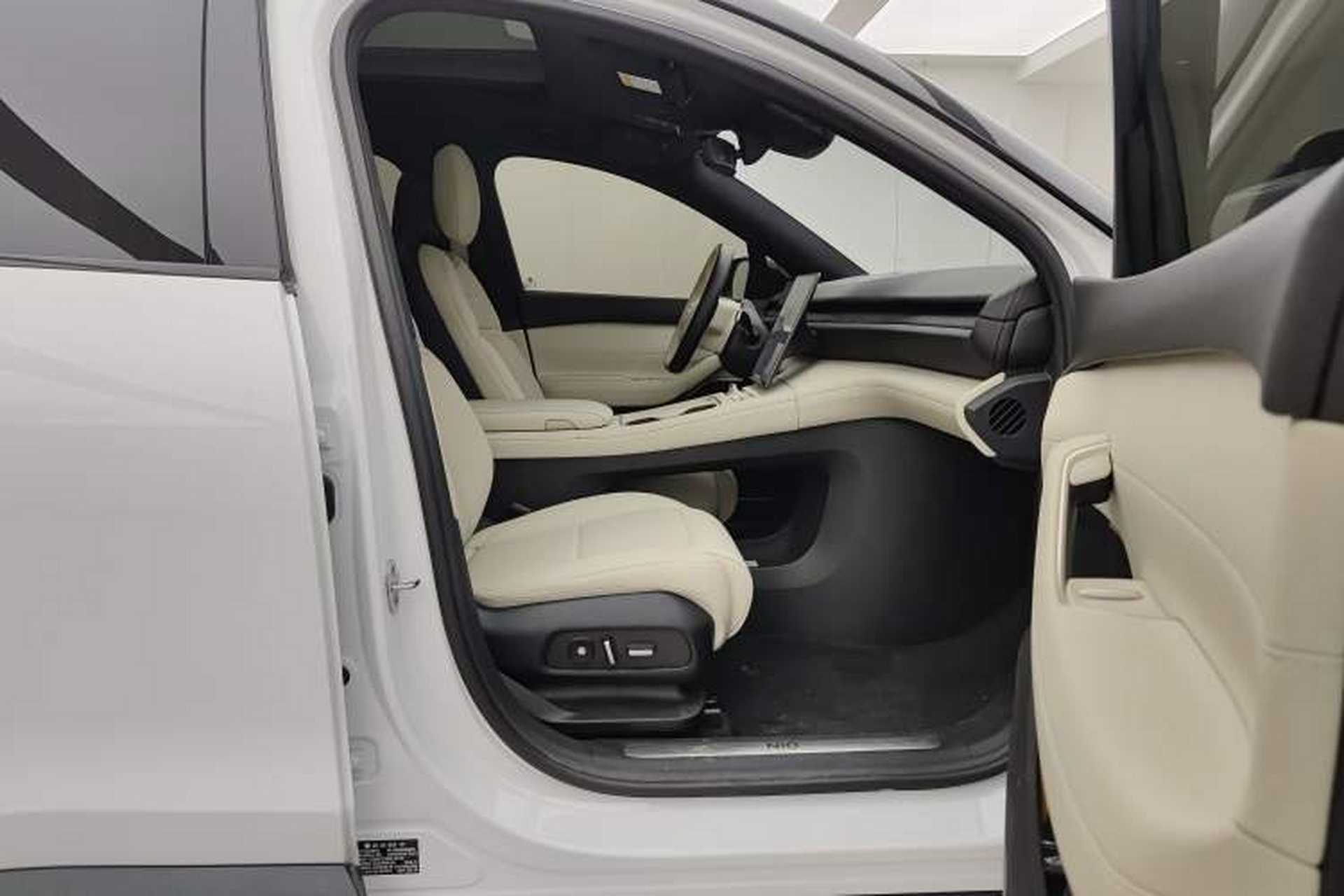 Used Nio ES6 2024 75 kWh Right Front Seat