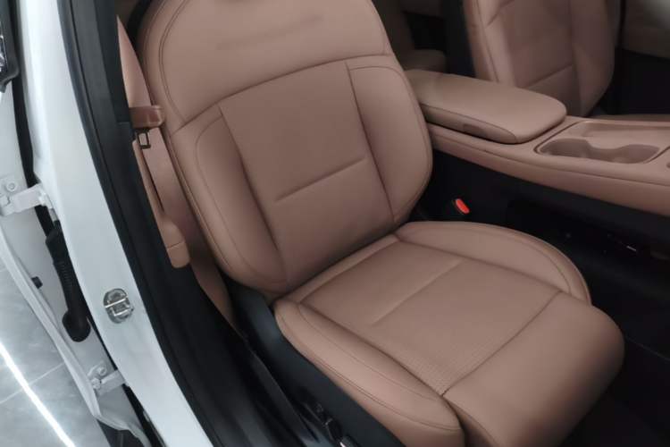 Used Nio ES6 2024 75 kWh Right Front Seat