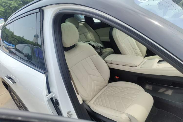 Used Nio ES6 2024 75 kWh Right Front Seat