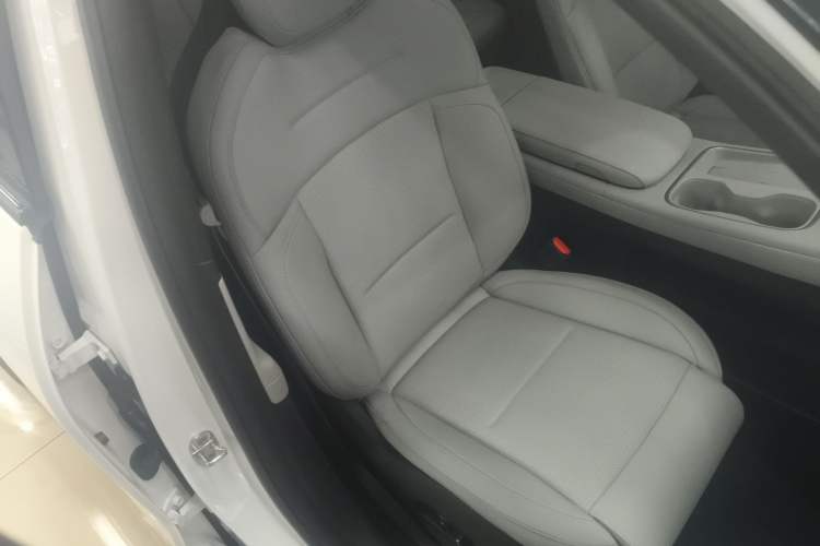 Used Nio ES6 2024 75 kWh Right Front Seat