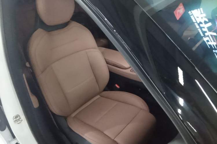 Used Nio ES6 2024 75 kWh Right Front Seat