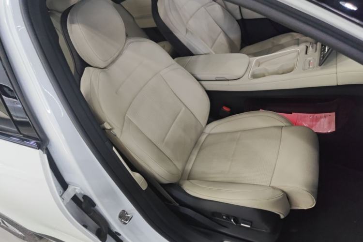 Used Nio ES6 2024 75 kWh Right Front Seat