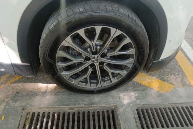 Used Nio ES6 2024 75 kWh Right Front Wheel Hub