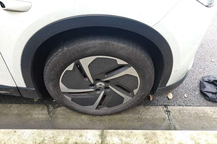 Used Nio ES6 2024 75 kWh Right Front Wheel Hub