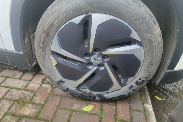 Used Nio ES6 2024 75 kWh Right Front Wheel Hub