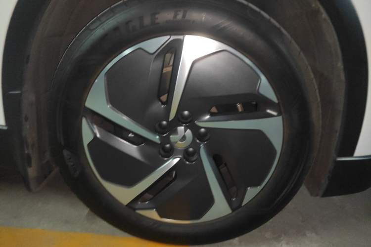 Used Nio ES6 2024 75 kWh Right Front Wheel Hub