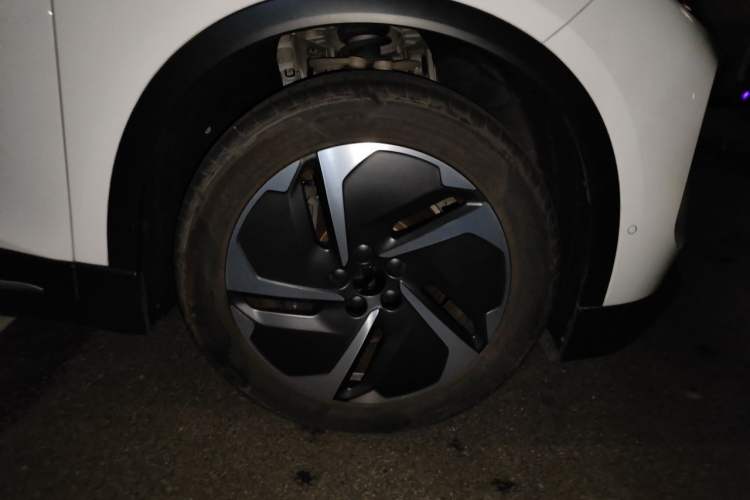 Used Nio ES6 2024 75 kWh Right Front Wheel Hub