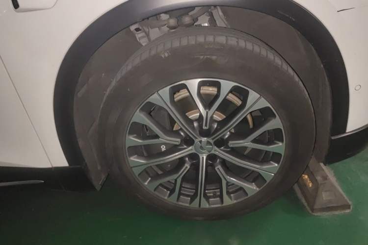 Used Nio ES6 2024 75 kWh Right Front Wheel Hub