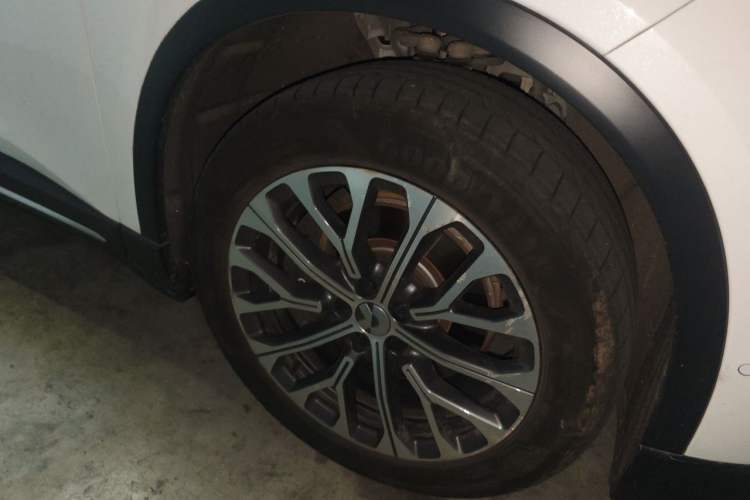 Used Nio ES6 2024 75 kWh Right Front Wheel Hub