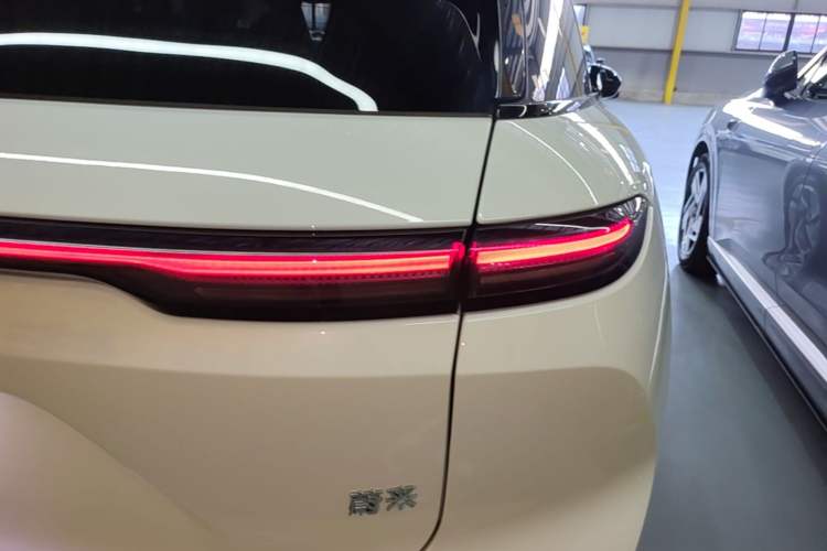 Used Nio ES6 2024 75 kWh Right Rear Taillight