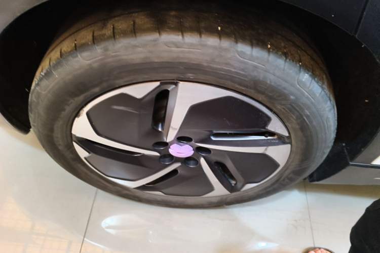 Used Nio ES6 2024 75 kWh Right Rear Wheel Hub