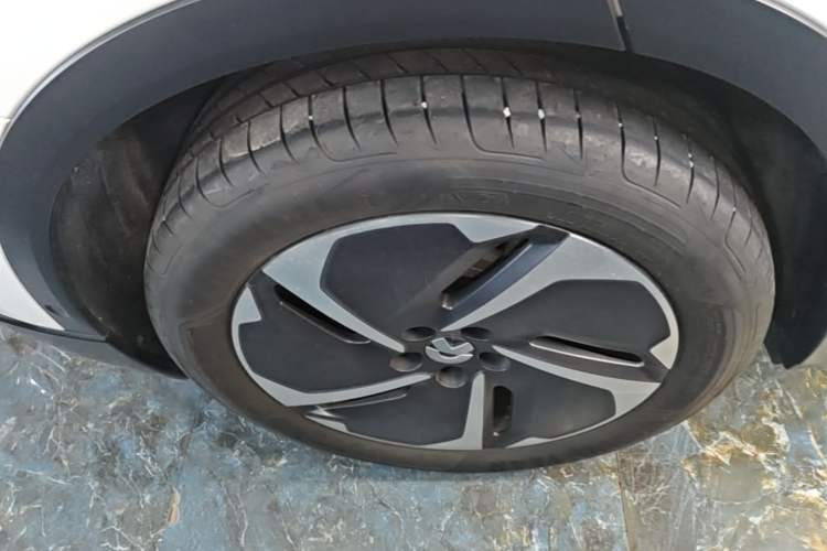 Used Nio ES6 2024 75 kWh Right Rear Wheel Hub