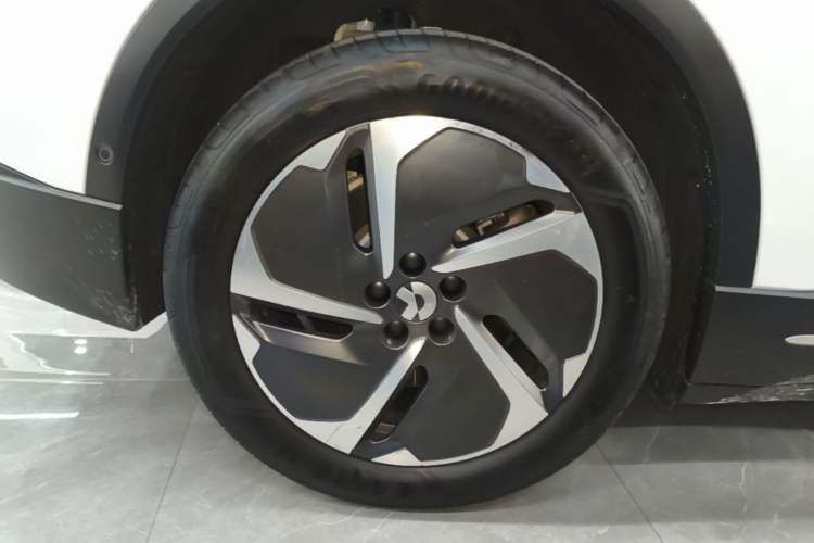 Used Nio ES6 2024 75 kWh Right Rear Wheel Hub