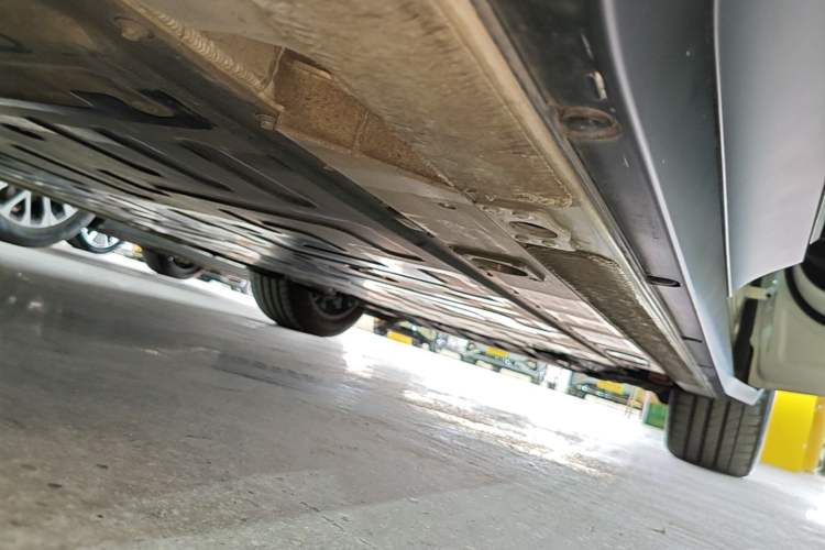 Used Nio ES6 2024 75 kWh Right Side Sill