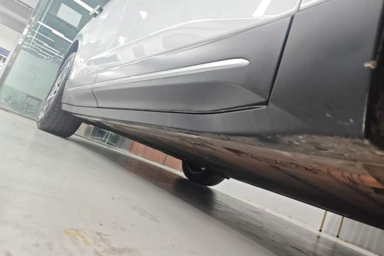 Used Nio ES6 2024 75 kWh Right Side Sill