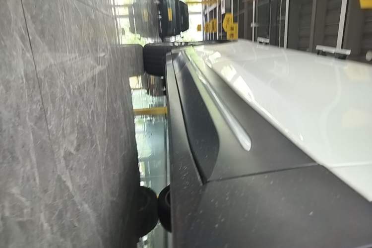 Used Nio ES6 2024 75 kWh Right Side Sill