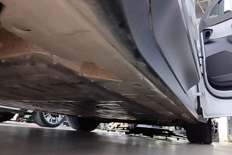 Used Nio ES6 2024 75 kWh Right Side Sill