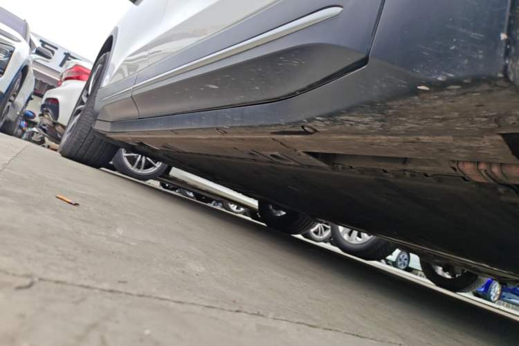 Used Nio ES6 2024 75 kWh Right Side Sill