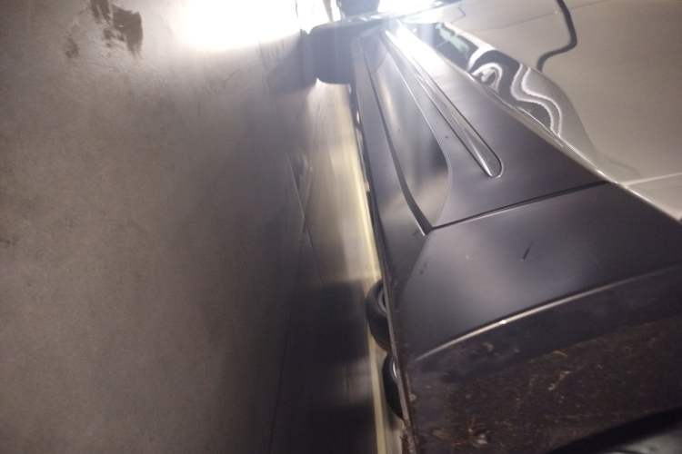 Used Nio ES6 2024 75 kWh Right Side Sill