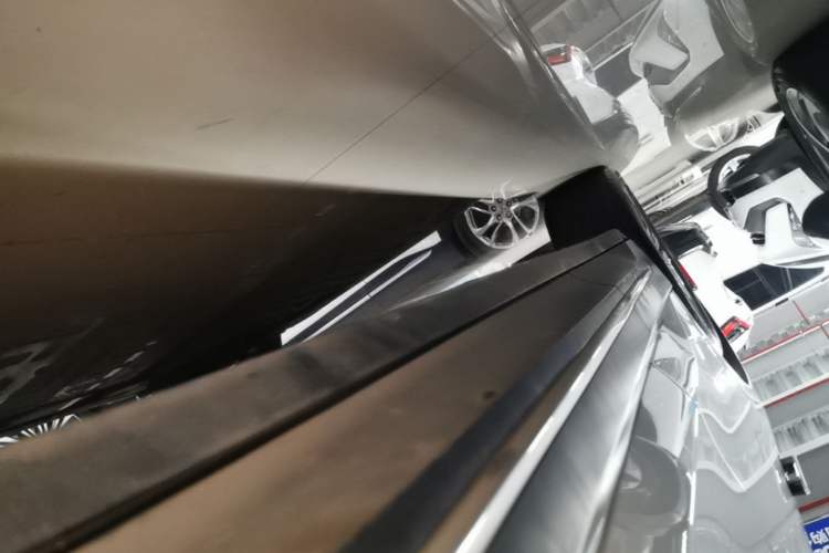 Used Nio ES6 2024 75 kWh Right Side Sill