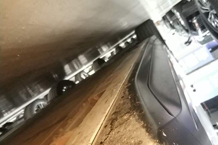 Used Nio ES6 2024 75 kWh Right Side Sill