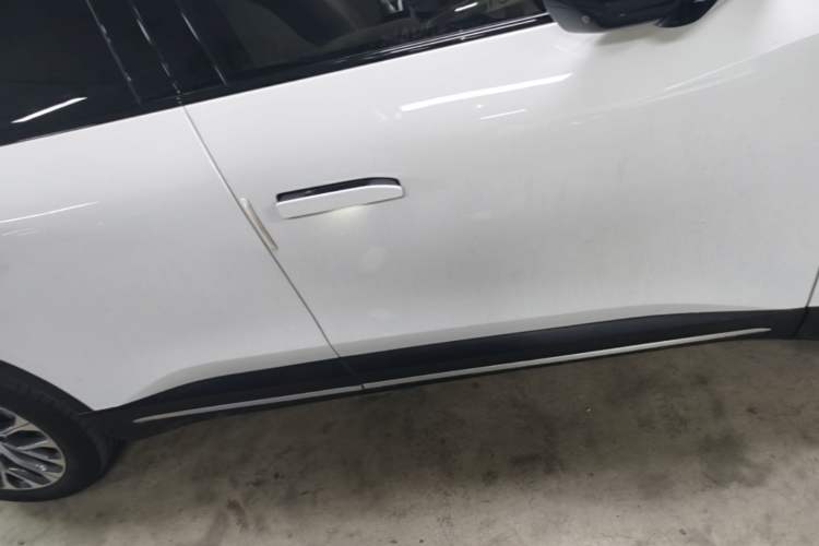 Used Nio ES6 2024 75 kWh Right Side Sill
