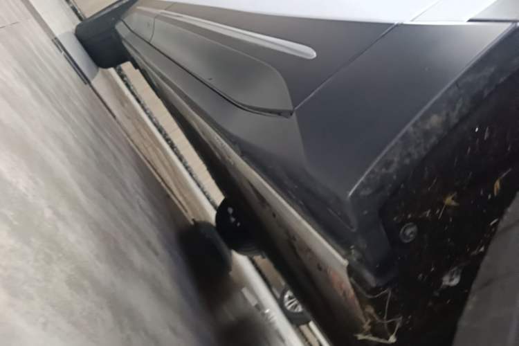 Used Nio ES6 2024 75 kWh Right Side Sill