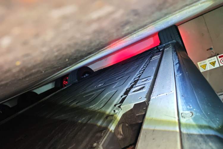 Used Nio ES6 2024 75 kWh Right Side Sill