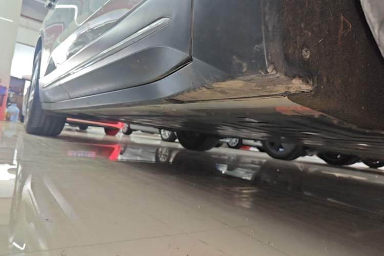 Used Nio ES6 2024 75 kWh Right Side Sill