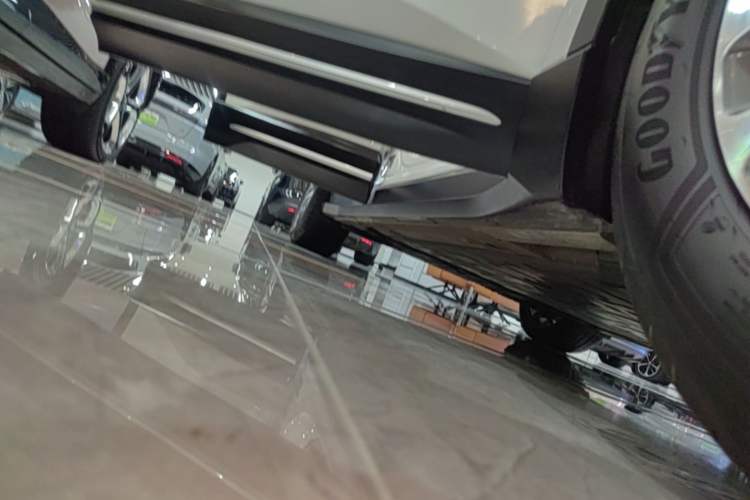 Used Nio ES6 2024 75 kWh Right Side Sill