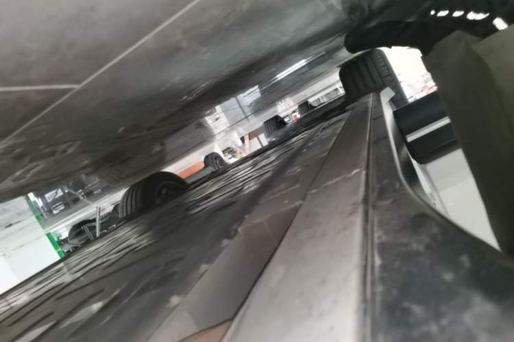 Used Nio ES6 2024 75 kWh Right Side Sill