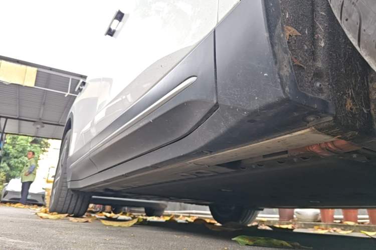 Used Nio ES6 2024 100kWh Right Side Sill