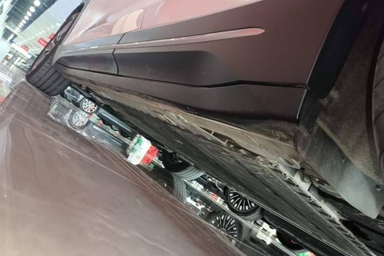 Used Nio ES6 2024 75 kWh Right Side Sill