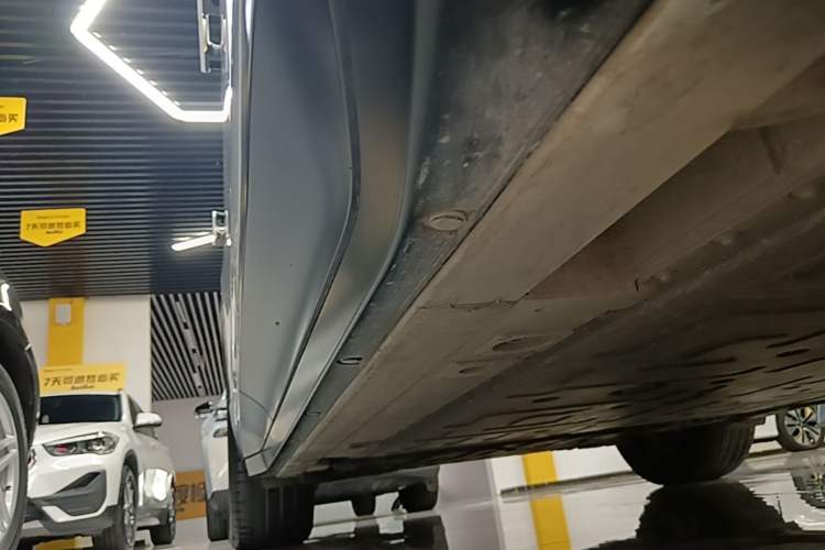Used Nio ES6 2024 75 kWh Right Side Sill