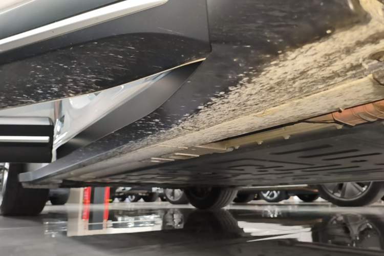 Used Nio ES6 2024 75 kWh Right Side Sill