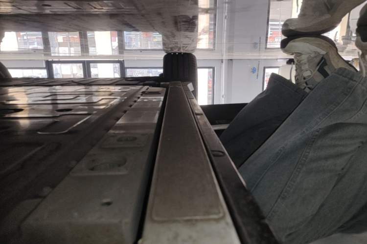 Used Nio ES6 2024 75 kWh Right Side Sill