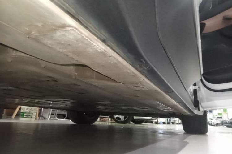 Used Nio ES6 2024 75 kWh Right Side Sill