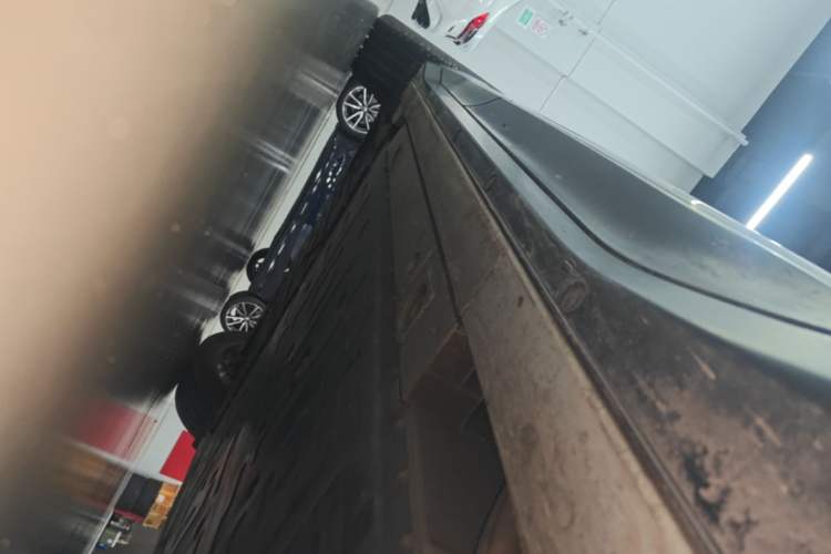 Used Nio ES6 2024 75 kWh Right Side Sill