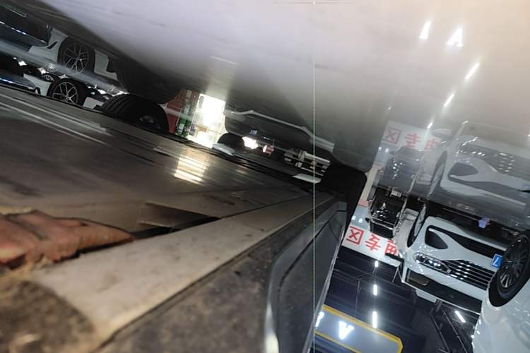 Used Nio ES6 2024 75 kWh Right Side Sill