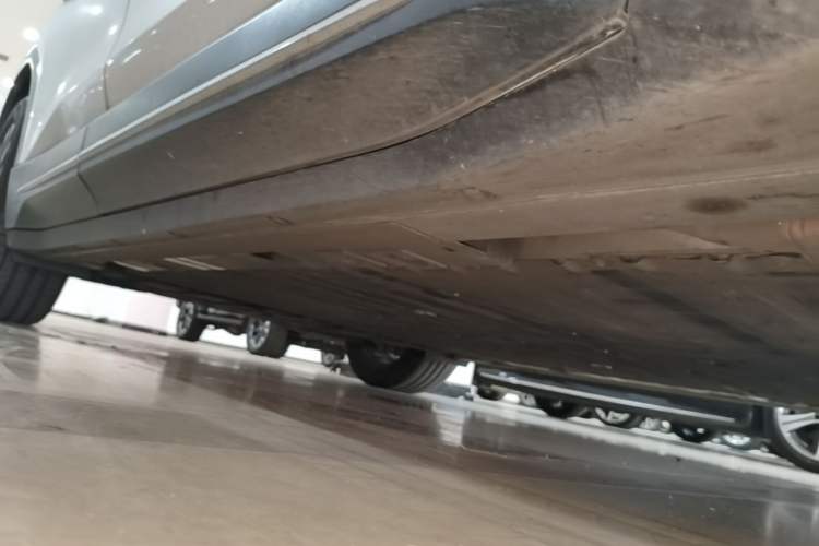 Used Nio ES6 2024 75 kWh Right Side Sill