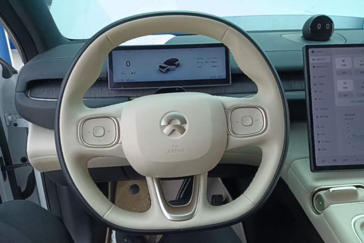 Used Nio ES6 2024 75 kWh Steering Wheel