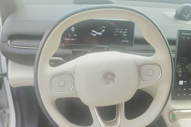 Used Nio ES6 2024 75 kWh Steering Wheel